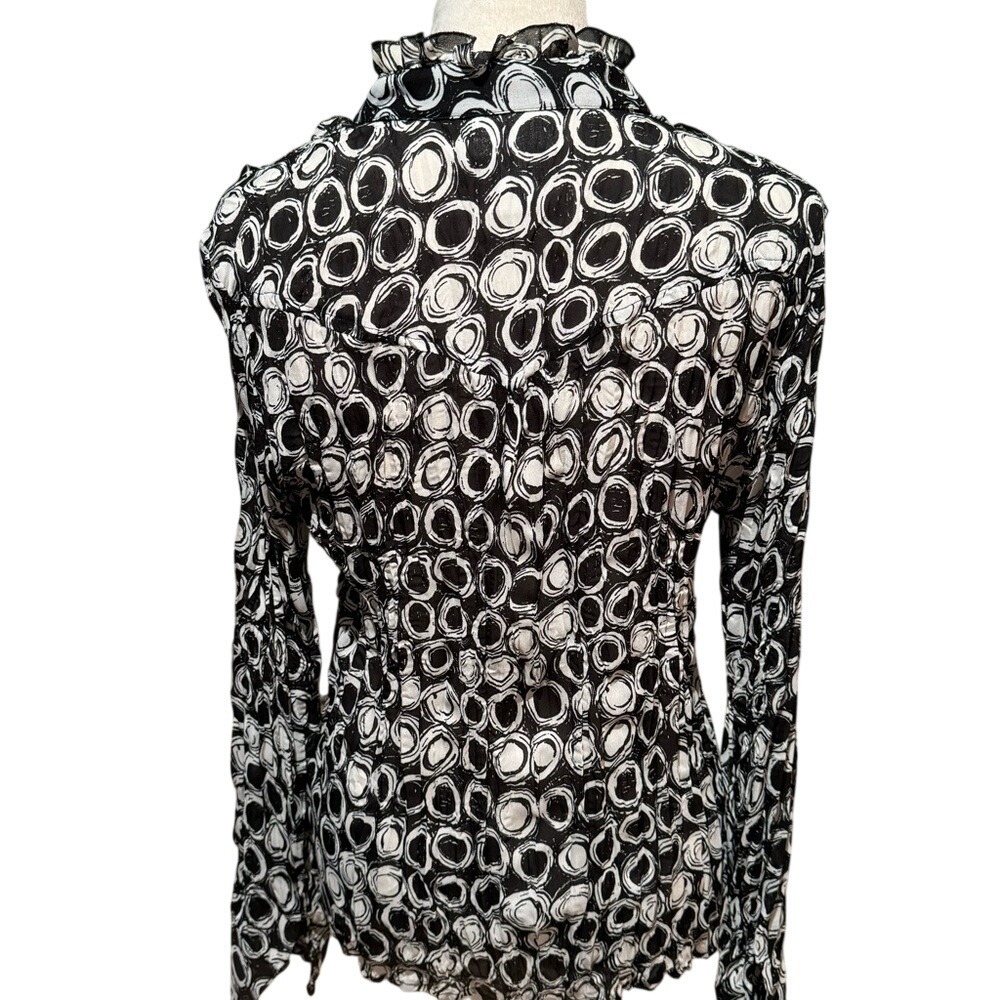 WORTHINGTON. L.Black & White Circle pattern. Ruffled,Pleated blouse.Button down. - Picture 3 of 8